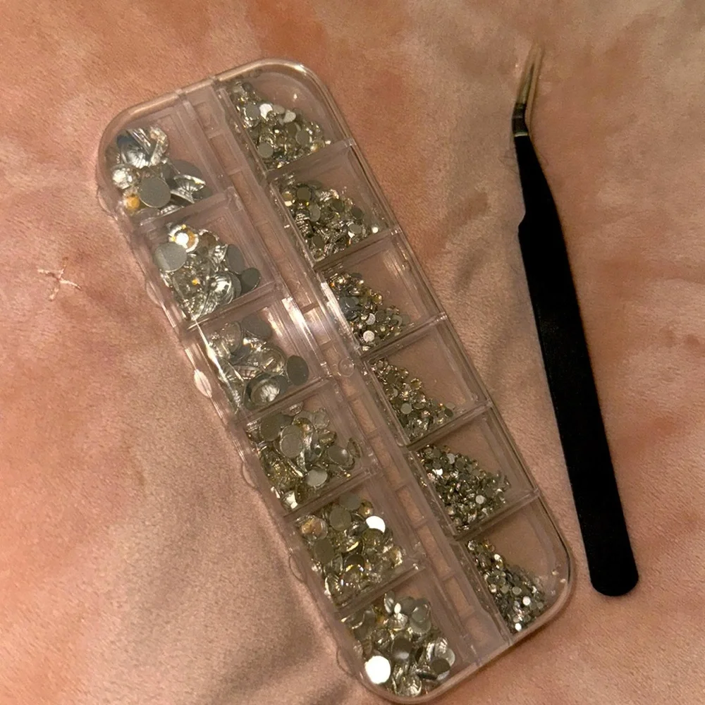 Rhinestones case‎ with twizer